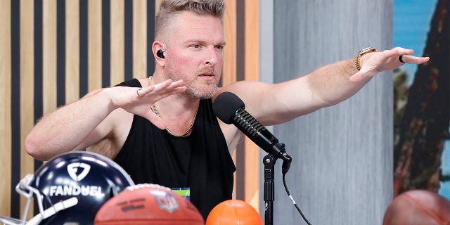 Pat McAfee habla en la radio