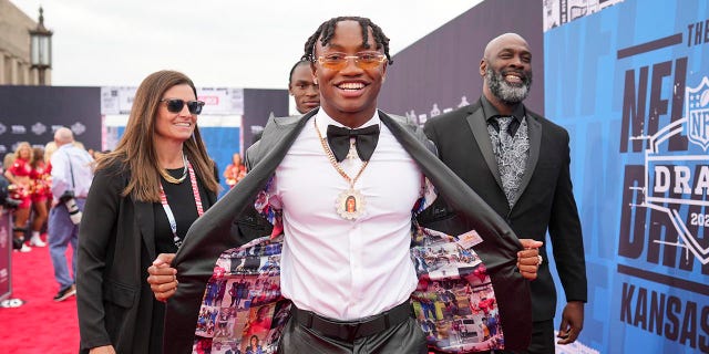 Zay Flowers walks the red carpet after getting drafted