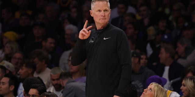 Steve Kerr coaches against the Warriors