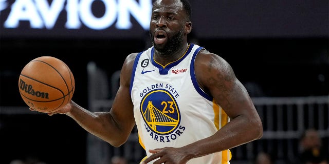 Draymond Green brings the ball up against the Lakers