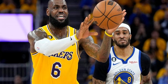 LeBron James passes the ball against the Warriors
