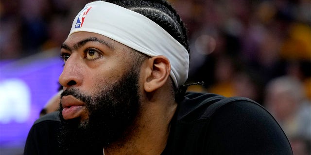 Anthony Davis looks on from the bench