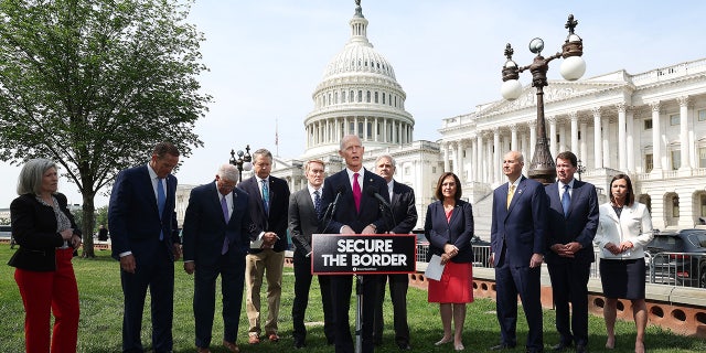 Rick Scott and other senators in front of Capitol demand Biden extend Title 42