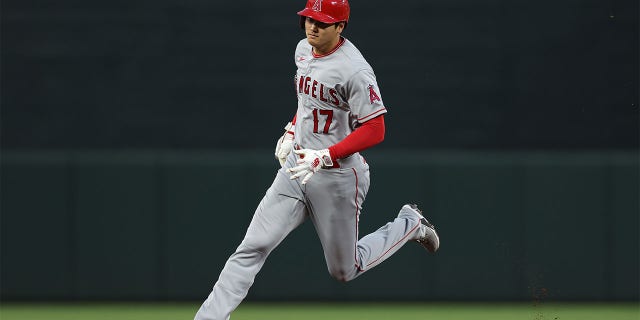 Shohei Ohtani rounds out the bases