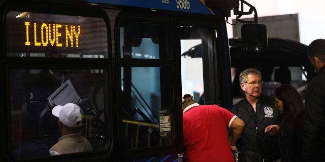 Migrants board buses