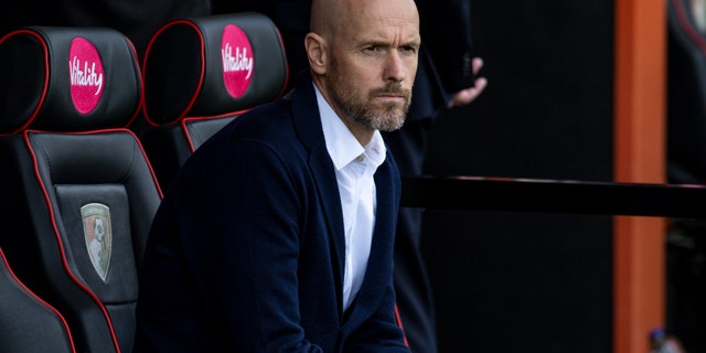 Erik ten Hag sitting