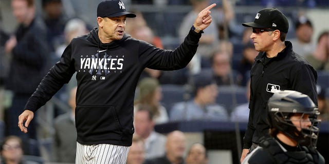 Aaron Boone yells at a referee