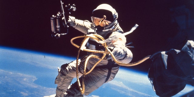 Nasa spacewalk