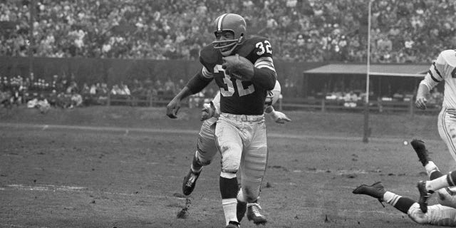 Jim Brown runs for a first down