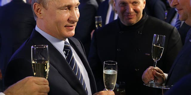 Los mayores gemelos de propaganda antioccidental de Putin nacen en EE. UU. después de una aventura: informe 6 Putin y Soloviev en Sochi