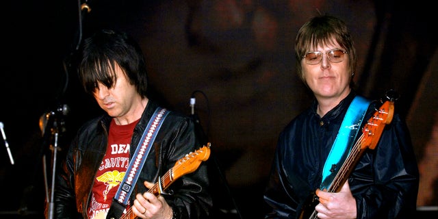 Johnny Marr Andy Rourke performance