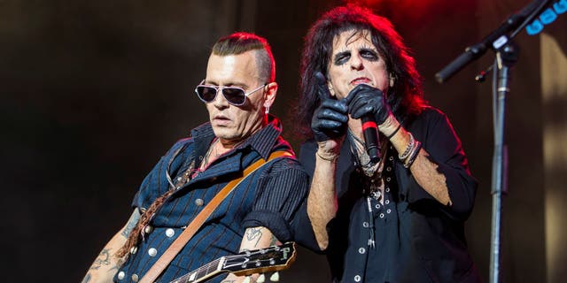 johnny depp and alice cooper performing together on stage