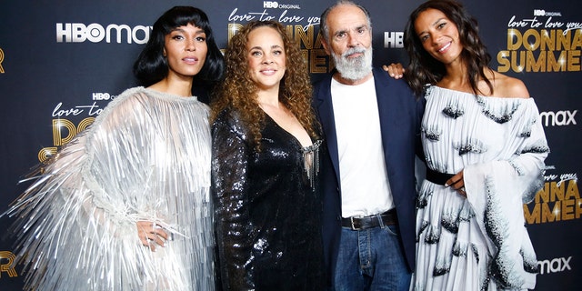 Donna Summers' daughters and widower Bruce Sudano posing