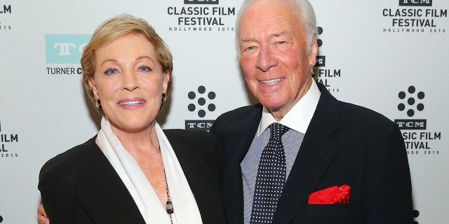 Julie Andrews and Christopher Plummer smiling while posing next to each other on the red carpet