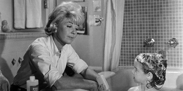 Doris Day giving a toddler Kym Karath a bath