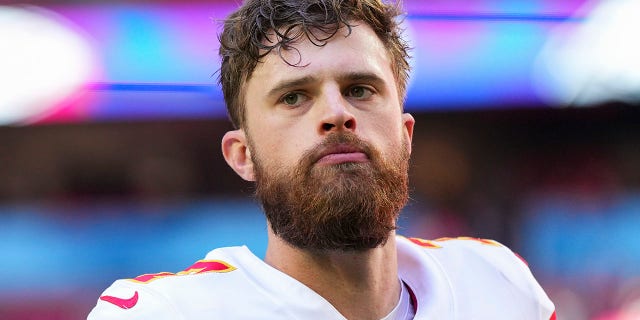 Harrison Butker warms up