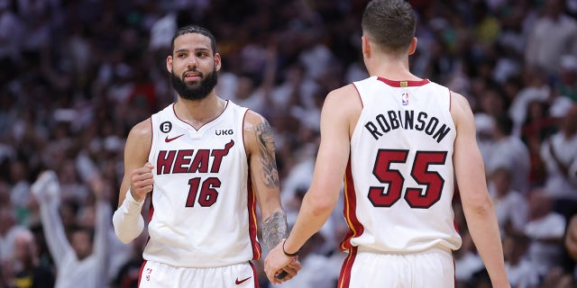 Caleb Martin and Duncan Robinson shake hands