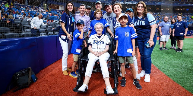 Helen Kahan and family