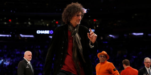 Howard Stern walks courtside