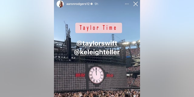 Aarron Rodgers Instagram story of a clock, tagging Taylor Swift and Keleigh Teller at Swift's Eras Tour