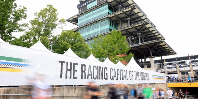 Indy 500 fans pile in