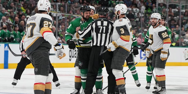 Jamie Benn argues with Golden Knights