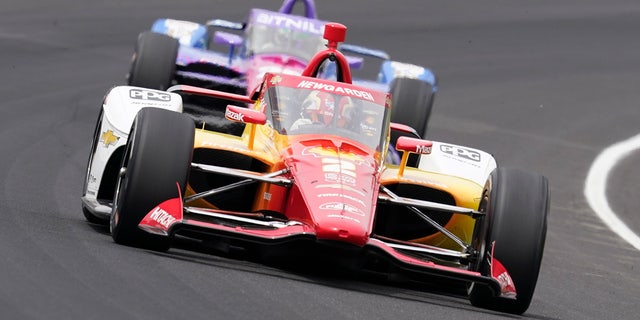 Josef Newgarden passes Marcus Ericsson on last lap to win Indianapolis 500