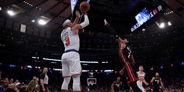 Josh Hart shoots a triple