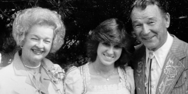 Julie Rogers Pomilio posing in between her grandmother Dale Evans and grandfather Roy Rogers