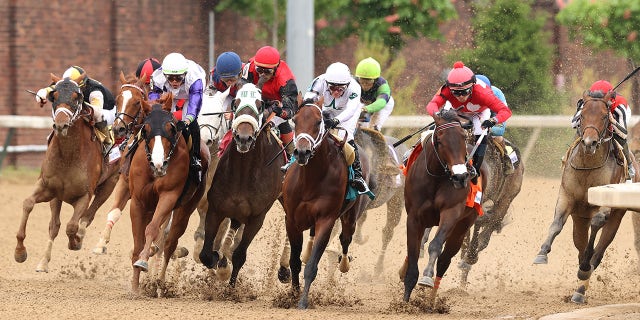 Horse run in Kentucky Derby