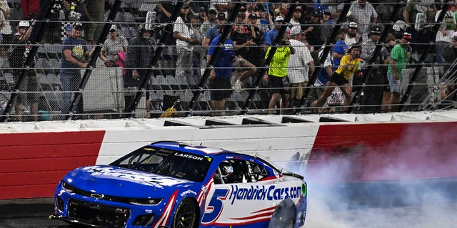 NASCAR fans tussle as Kyle Larson dominates All-Star Race at North ...