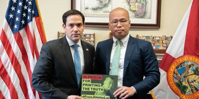 Lai and Rubio take a picture together.