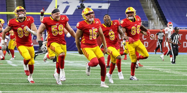 Luis Aguilar celebrates