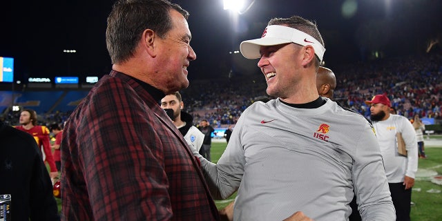 USC athletic director Mike Bohn suddenly resigns 2 Mike Bohn celebrates with Lincoln Riley
