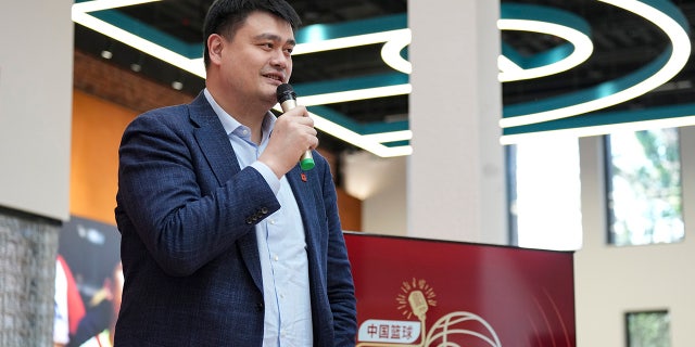 Yao Ming habla en el Día de los Medios de la Asociación de Baloncesto de China