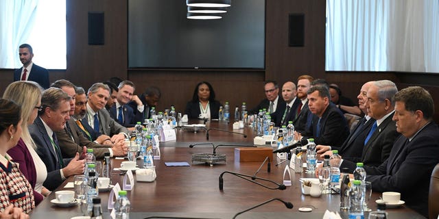 Netanyahu habla con miembros del Congreso