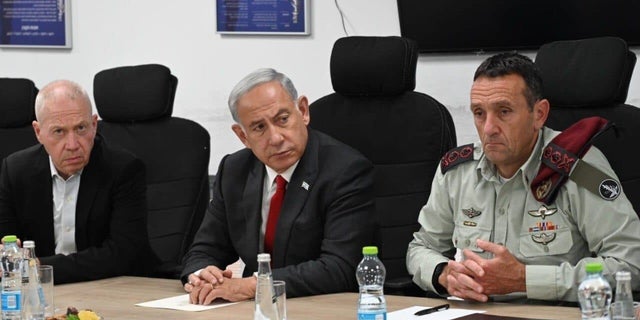 Netanyahu bertemu dengan pejabat Israel setelah serangan roket