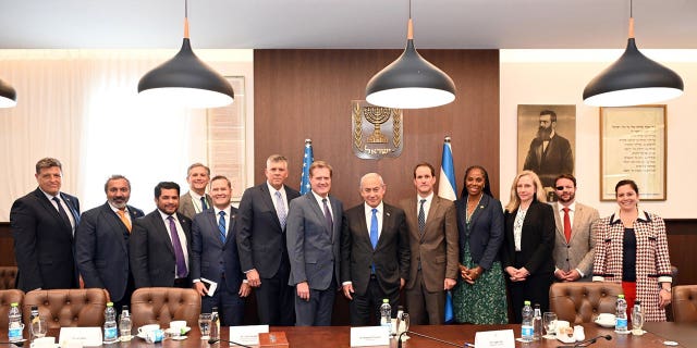 Netanyahu with members of Congress