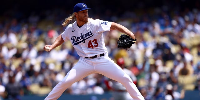 Noah Syndergaard pitches