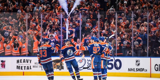 Oilers celebrate in Edmonton