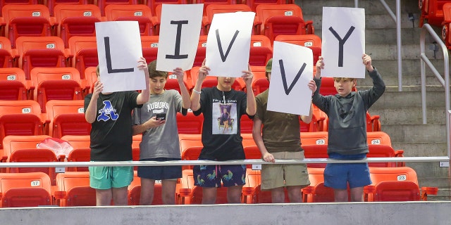 Olivia Dunn fan