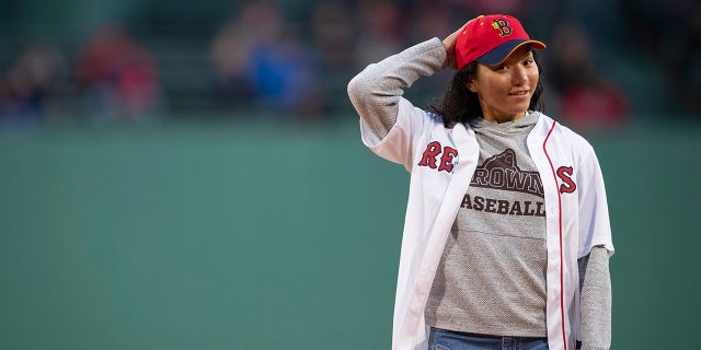 Olivia Pichardo fixes hat