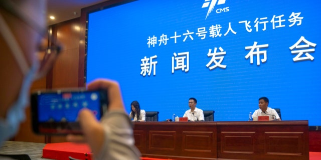 Jiuquan Uydu Fırlatma Merkezi'nde bir basın toplantısı