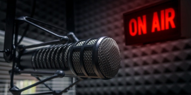 Microphone radio studio