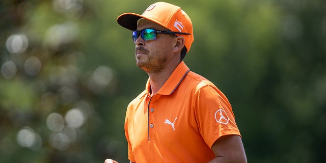 Rickie Fowler walks in course