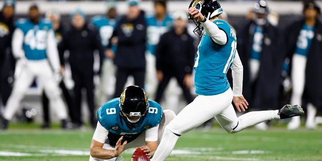 Chargers' Khalil Mack says historic playoff collapse seemed 'like a nightmare' 4 Jacksonville Jaguars player kicks game-winning field goal