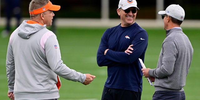 Sean Payton talks to executives