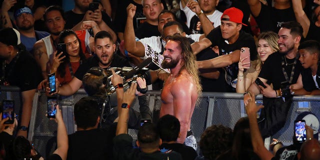Seth Rollins vs Omos