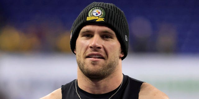 TJ Watt durante los calentamientos