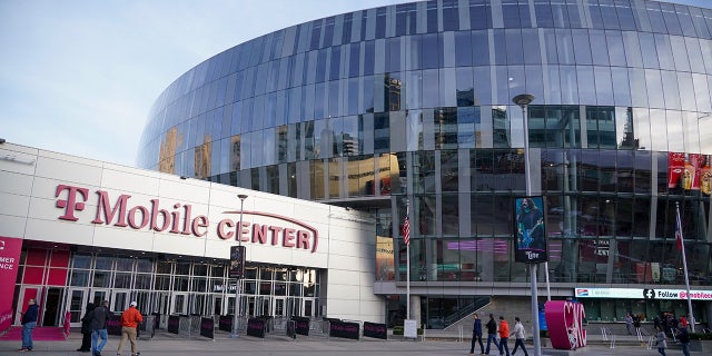 The tweets came after Patrick Mahomes urged the Arizona Coyotes to move to the Kansas City 3. General appearance of the arena